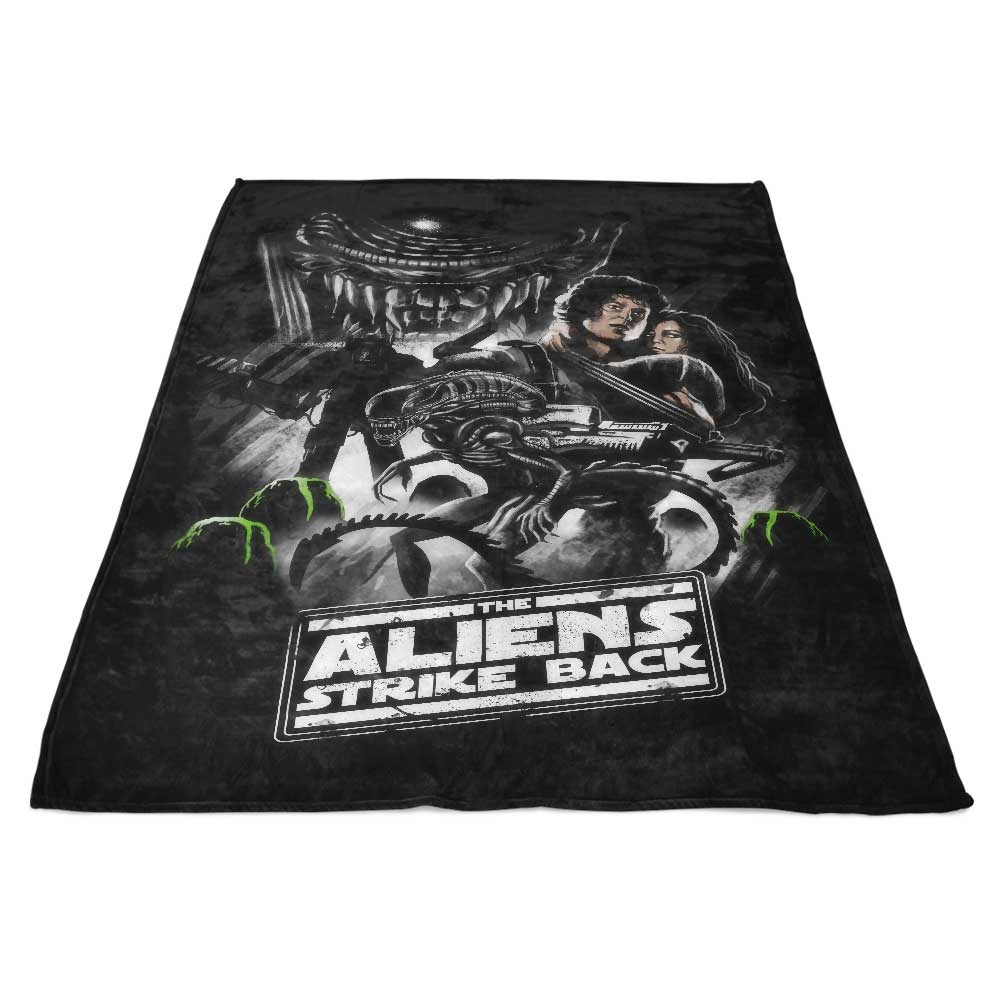 Aliens Strike Back: An Extraordinary Fleece Blanket for Cosy Moments