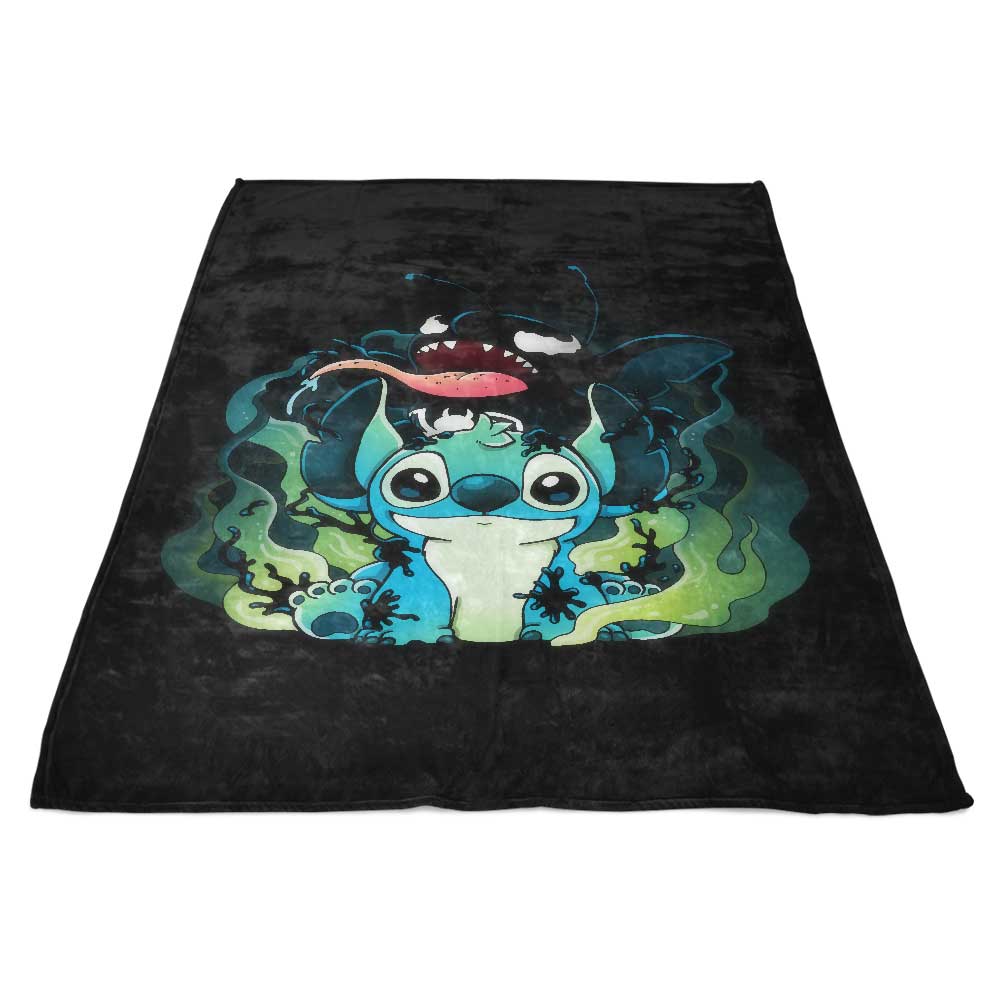 Unique Experimental Symbiote - Soft Fleece Blanket for Cozy Moments