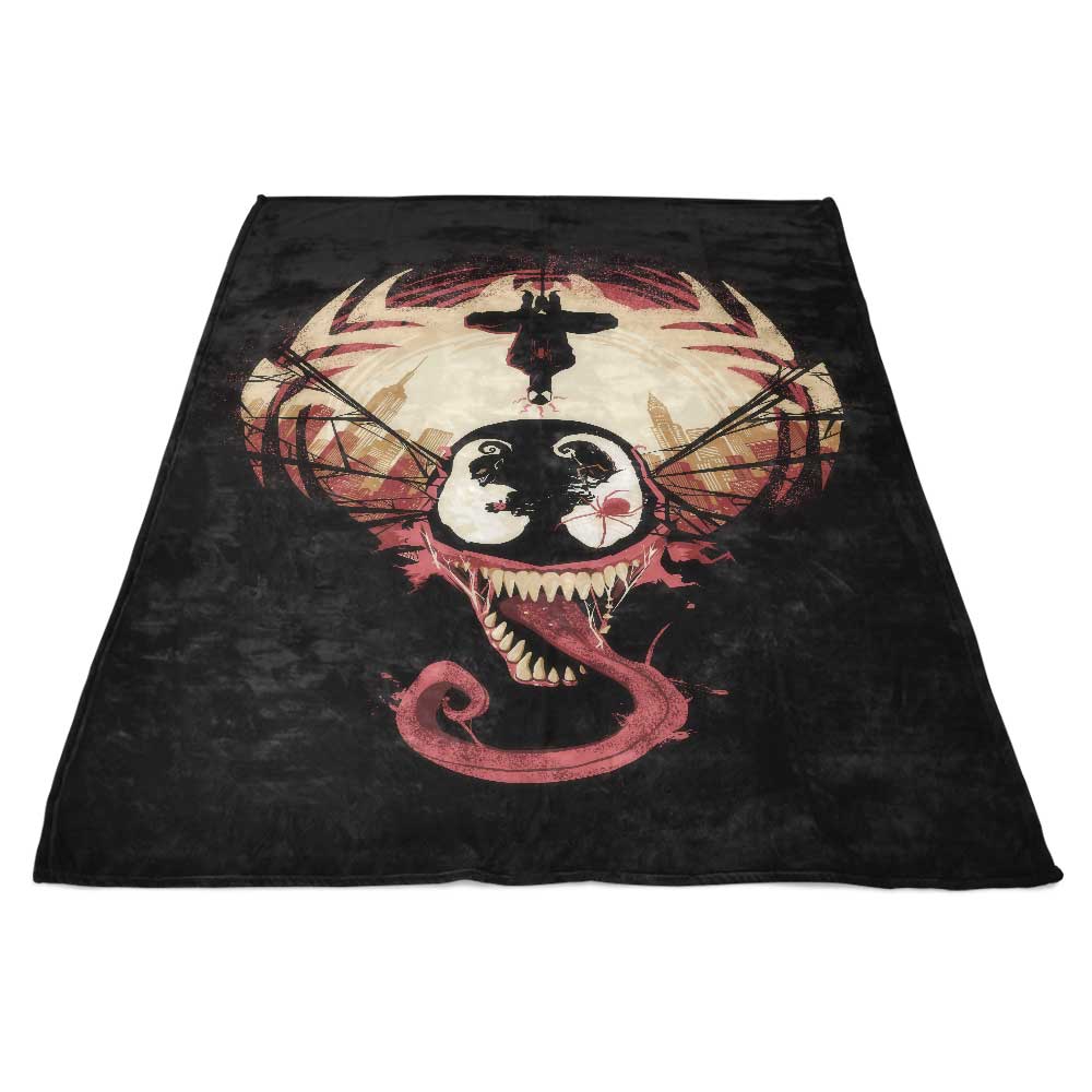 Frightening Spider's Nightmare Fleece Blanket for Cozy Nights